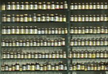 내 몸에 딱 맞는 영양, 지금 바로 시작할 수 있는 실천 루틴 assorted labeled bottle on display shelf