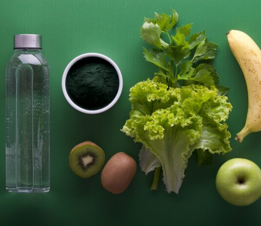 일상 속에서 찾는 ‘웰니스 문화’, 건강을 즐기는 새로운 습관 assorted fruits and vegetables on green surface