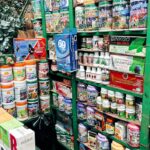 건강을 챙기는 또 다른 습관, 영양제와 보충제 똑똑하게 활용하기 Shelves filled with various health supplements and products.