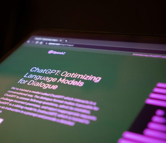 AI, 건강 관리의 새로운 조력자로 떠오르다 a close up of a computer screen with a blurry background