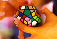 “뇌 건강, 생활 속 작은 변화로 지킨다”…집콕 시대 실천하는 두뇌 관리법 person holding 3 x 3 rubiks cube